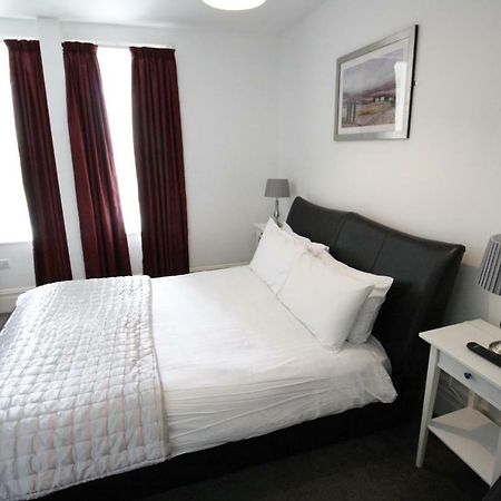 Church Guesthouse คาร์ดิฟฟ์ ภายนอก รูปภาพ