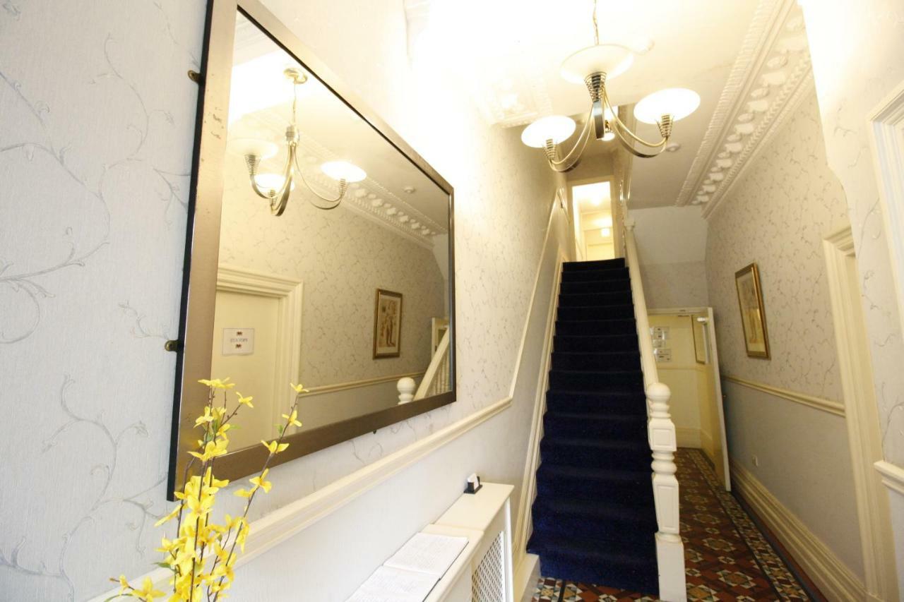 Church Guesthouse คาร์ดิฟฟ์ ภายนอก รูปภาพ