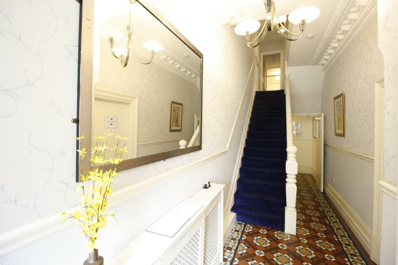 Church Guesthouse คาร์ดิฟฟ์ ภายนอก รูปภาพ
